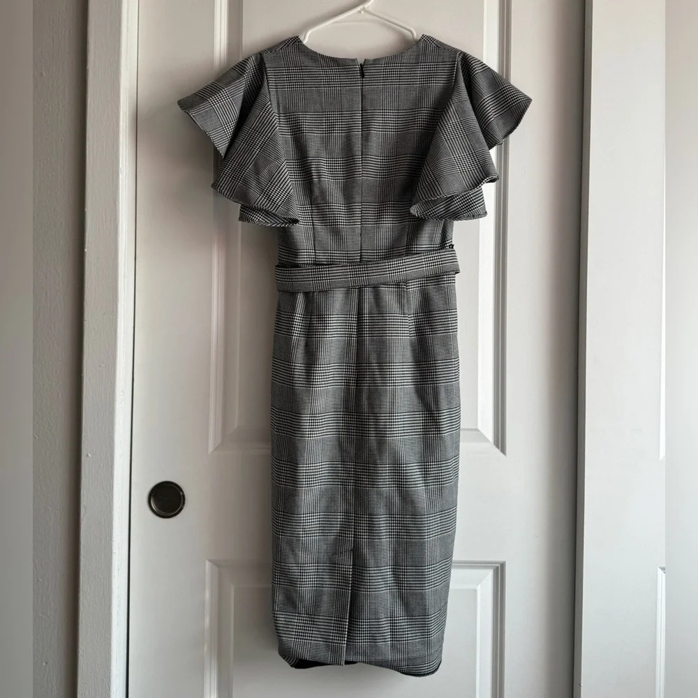 Eliza J grey short sleeve dress with belt, size size 2 - Picture 3 of 10
